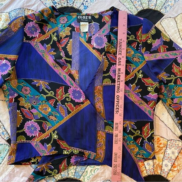 🎈SOLD 🎈VINTAGE Wrap Top CLOZ’S New York Flowers Black Tie Front SMALL - Picture 10 of 11